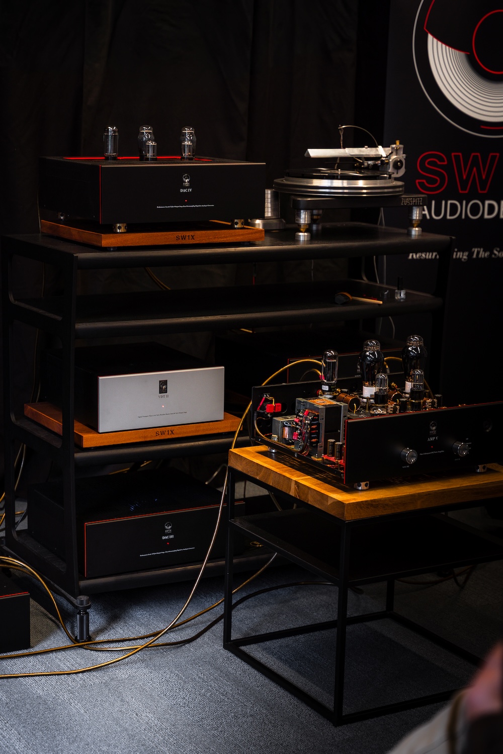 SW1X AMP V Titan